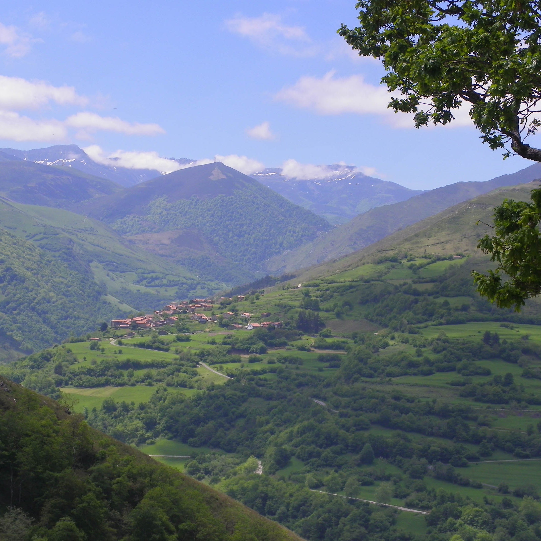PEREGRINOS SOBRE RUEDAS-Camino Santo Lebaniego, Xacobeo y Garabandal