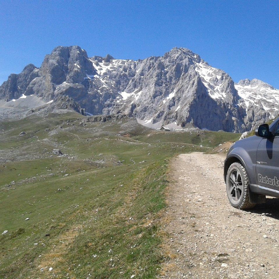 TOUR PICOS DE EUROPA. Gigantes hitos para los navegantes.